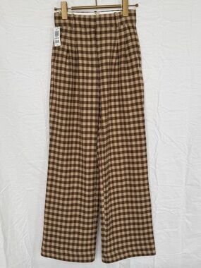 Aritzia EFFORTLESS PANT SHORT*** Oxford Plaid Checkered in Tan and Cognac Brown